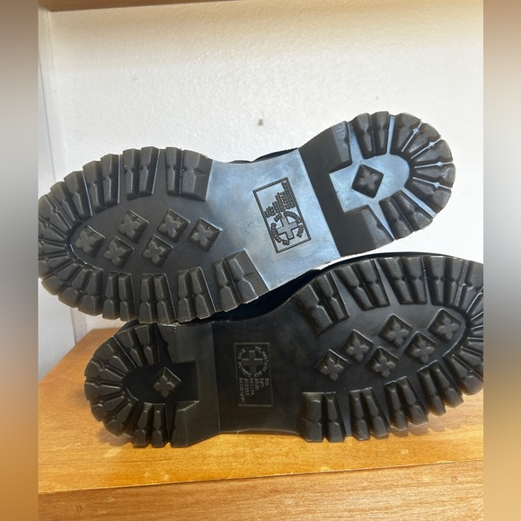 Dr. Martens Jadon Hinge Buckle Antique - Picture 9 of 13